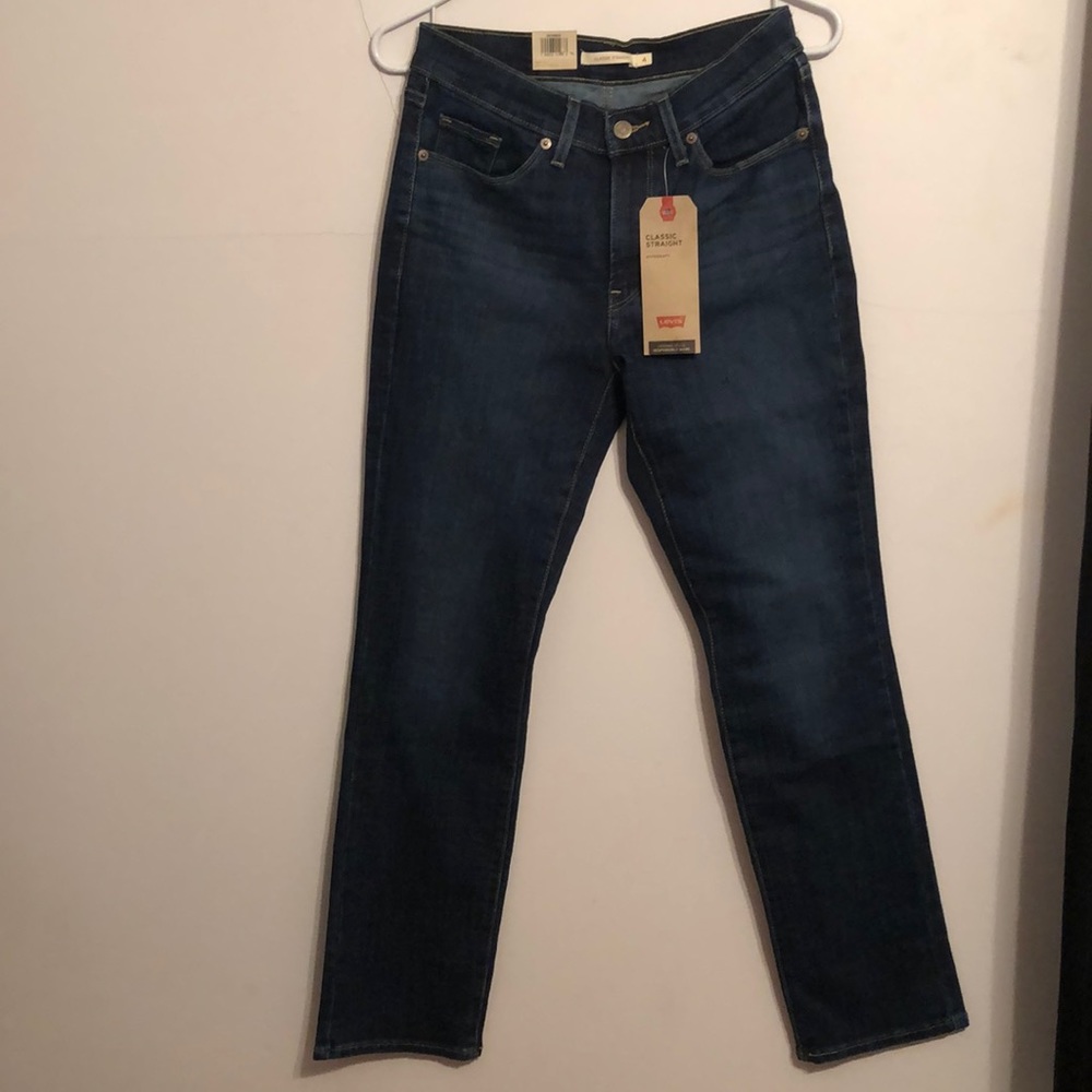 NWT Levi’s jeans classic straight leg (stretchy)